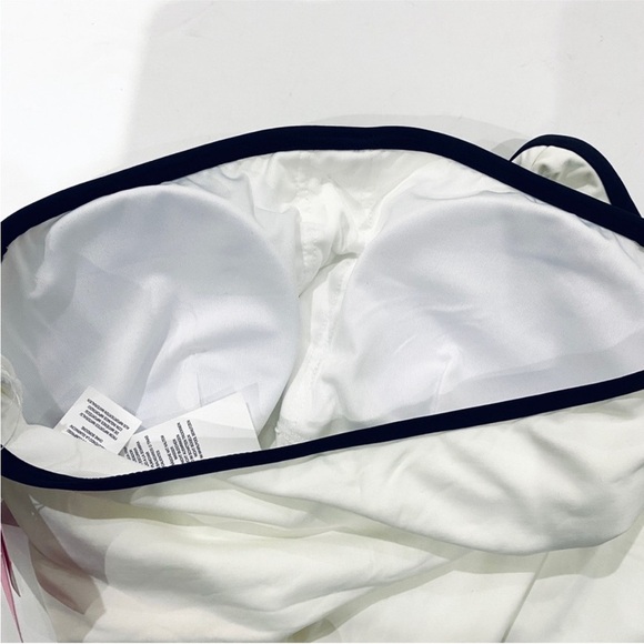 Kate Spade Texture Classic Bandeau
Swimsuit with signature spade buttons NWT - Picture 9 of 9